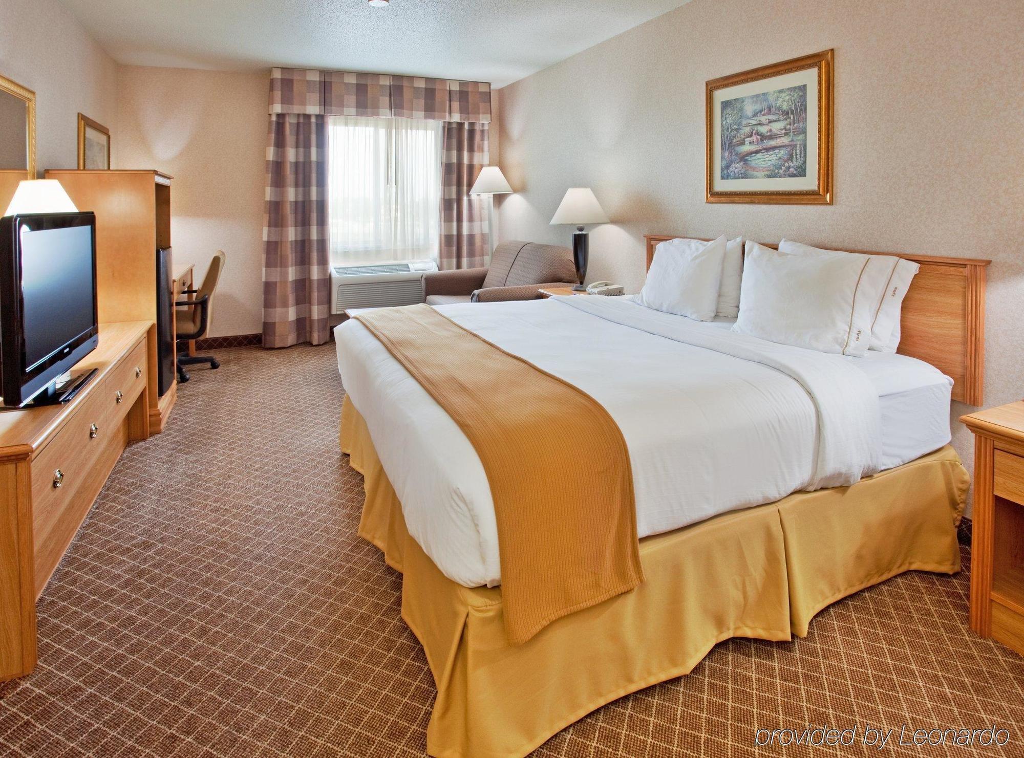 Holiday Inn Express Hotel & Suites Beatrice, An Ihg Hotel Room photo